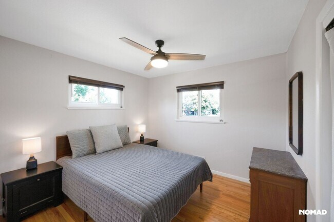 Building Photo - Spacious 4BR House in South Denver