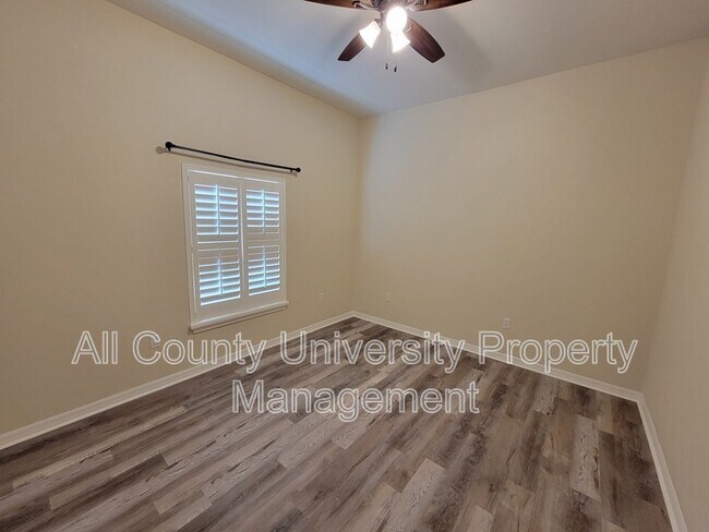 Building Photo - 8590 SW 10th Rd