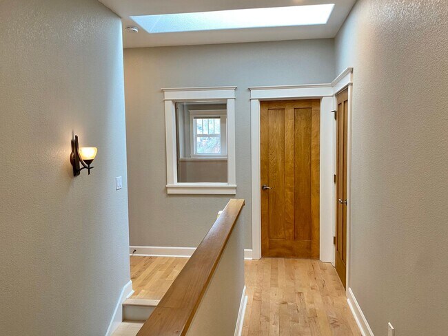 Building Photo - Northwest Crossing Gem! Bonus Office and F...