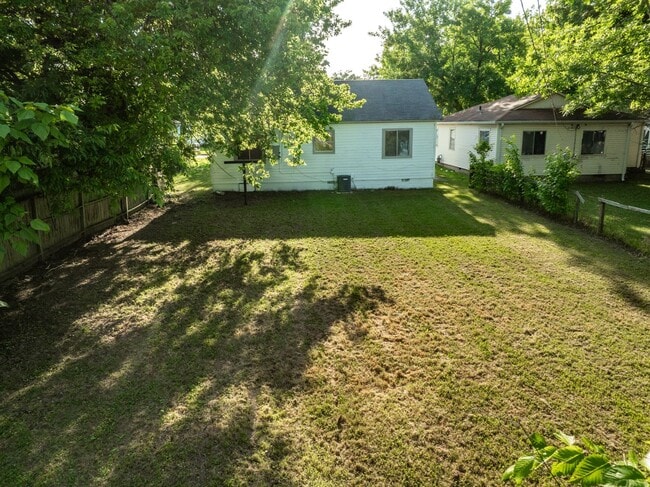 Building Photo - 516 N 35th St
