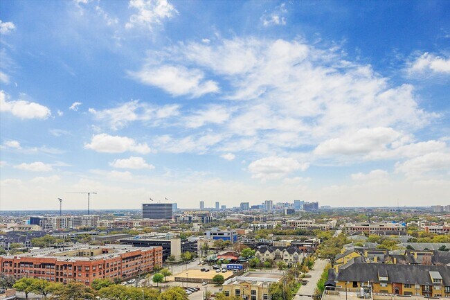 Building Photo - 2000 Bagby St