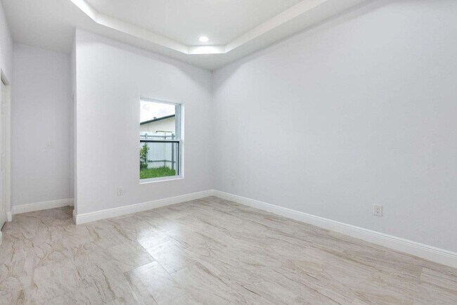 Building Photo - 2827 Saranac Ave