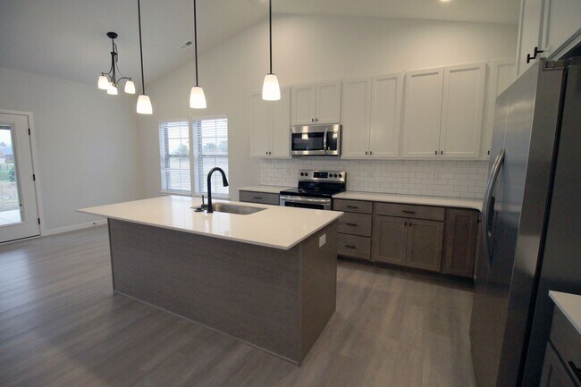 Building Photo - 2206 Rocky Ln