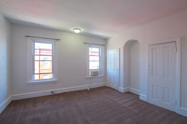 Building Photo - 2039 N Gratz St