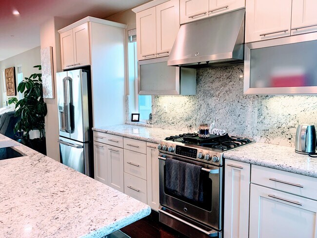 Building Photo - 5967 Raleigh Rd