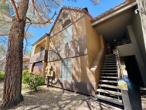 Building Photo - Beautiful 2 bed 2 bath condo in guard gated Residence at Canyon Gate community! Home features bea...