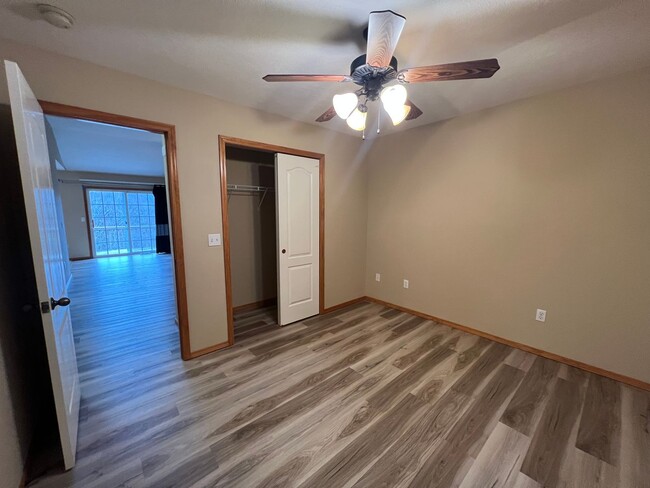 Building Photo - Open Floor plan with plenty of storage space!