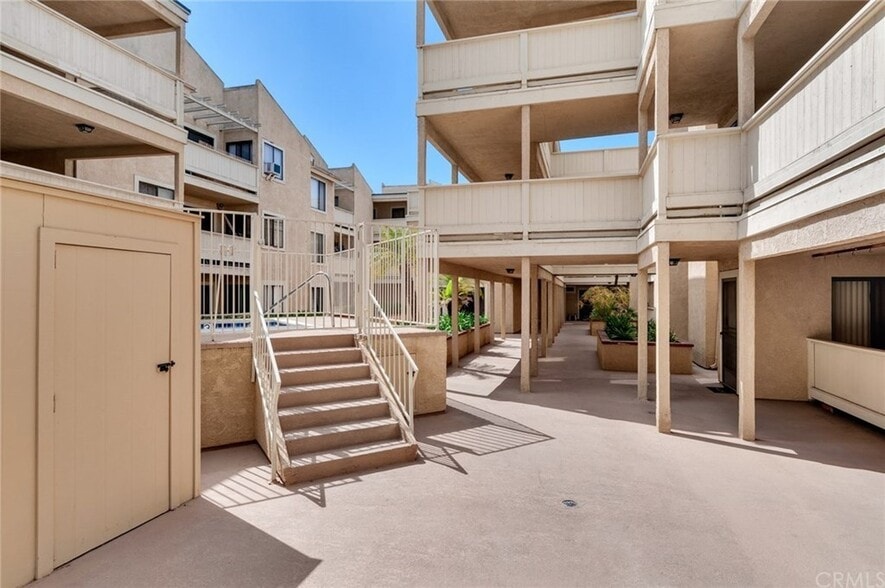 Building Photo - 2343 E 17th St