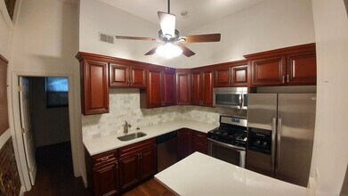 Building Photo - 141 S 12th St