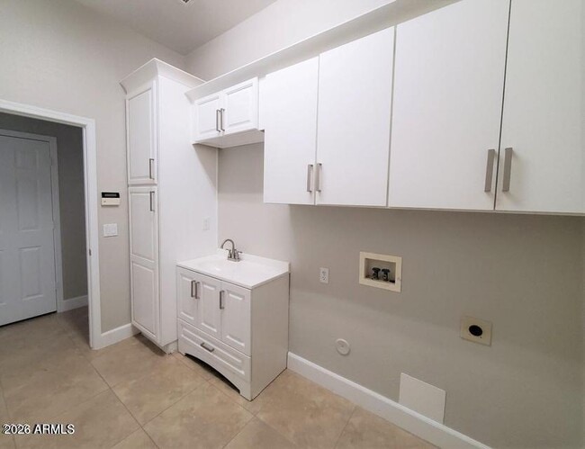 Building Photo - 7729 E Tailspin Ln