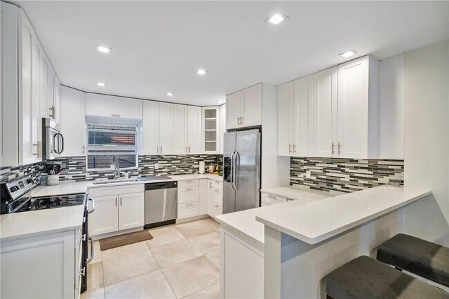 Building Photo - 1949 Windward Dr