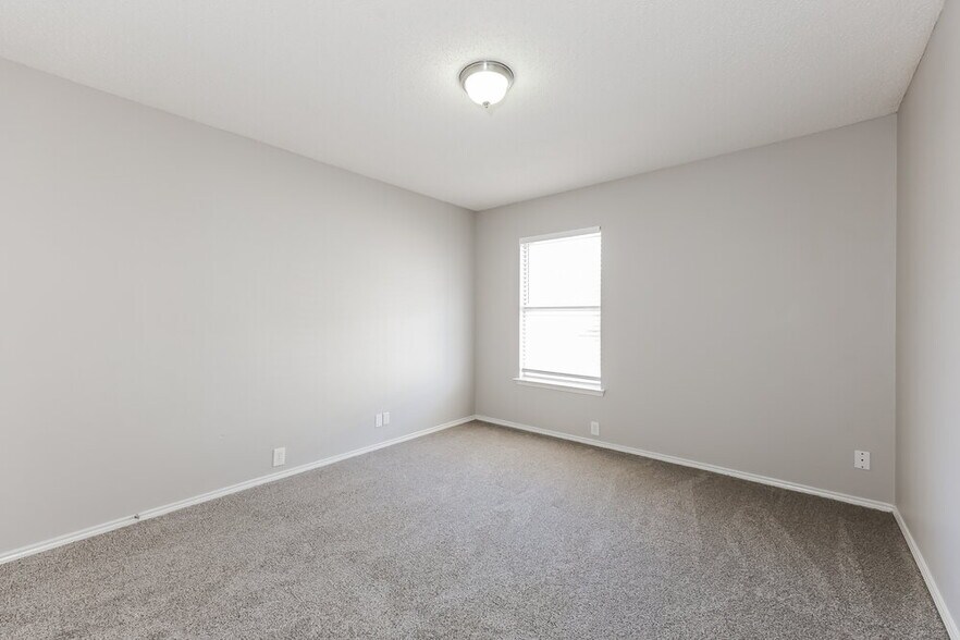 Building Photo - 8533 Tallahassee Ln