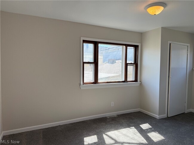 Building Photo - 110 S 8th St