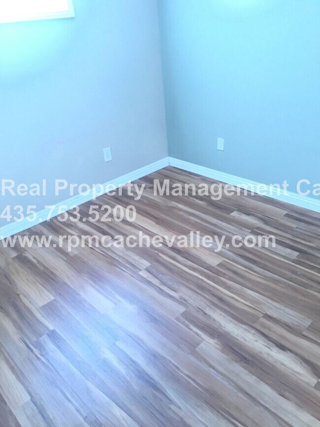 Building Photo - 325 Boulevard St