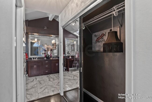 Building Photo - 2927 Sorrento Way