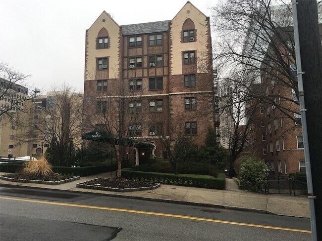 Building Photo - 42 Barker Ave