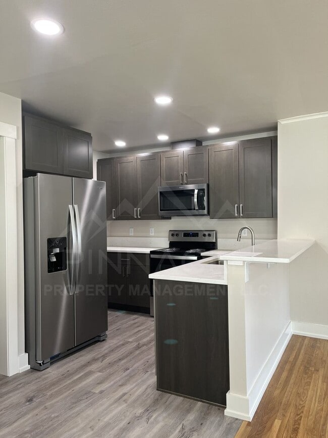 Building Photo - 1-5 1/2 Chicago Ave