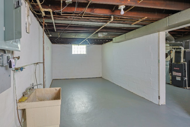 Building Photo - 522 Columbus Ave NW