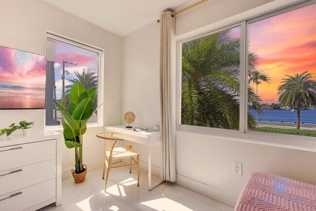 Building Photo - 809 S Ocean Dr