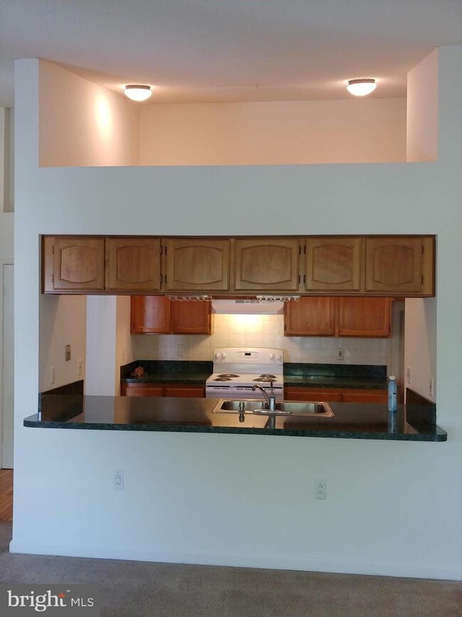 Building Photo - 2600 Camelback Ln