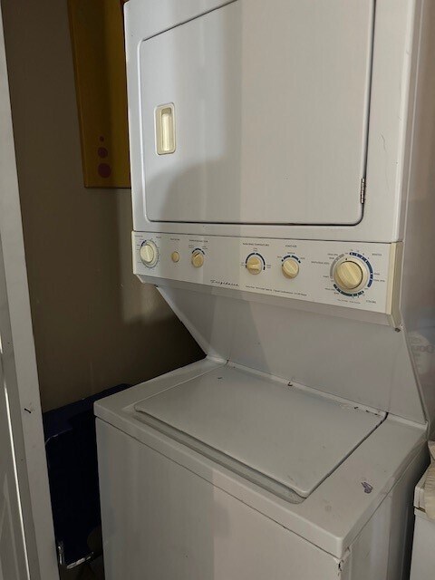 Building Photo - 6380 Green Meadow Dr