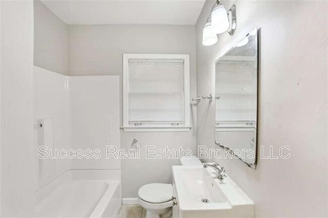 Building Photo - 1840 Camellia Dr