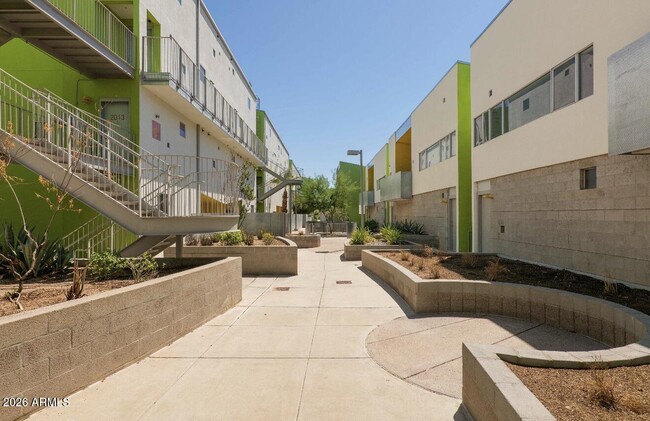 Building Photo - 1111 W University Dr