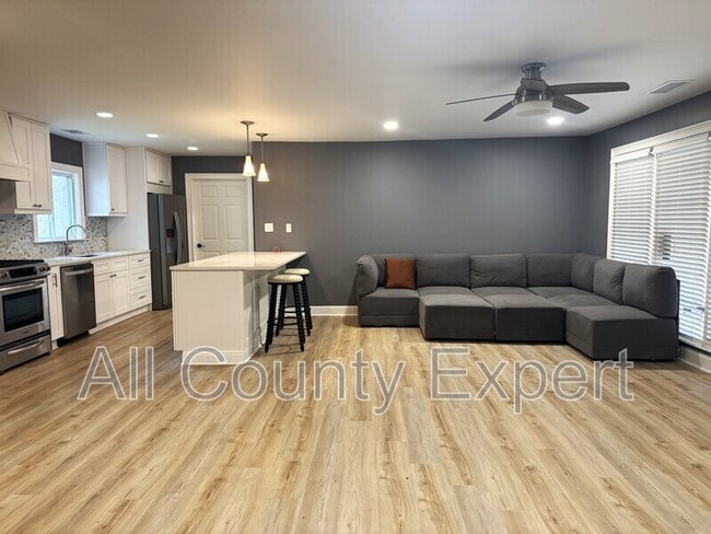 Building Photo - 261 Ridgewood Rd