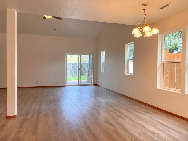 Building Photo - 622 E GRANT St