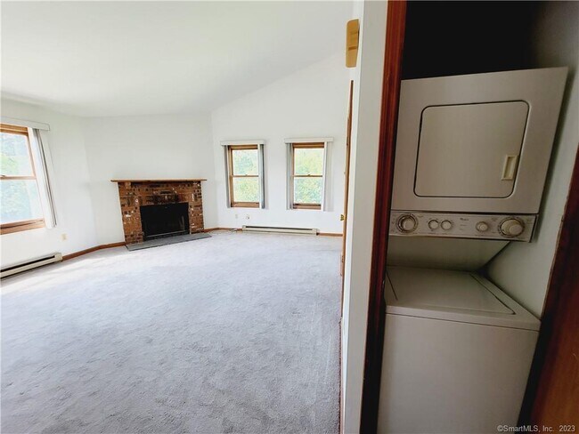 Building Photo - 96 Valley Dr