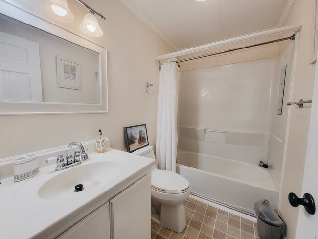 Building Photo - 51 Woods Rd