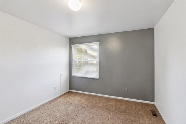 Building Photo - 45443 Glengarry Blvd