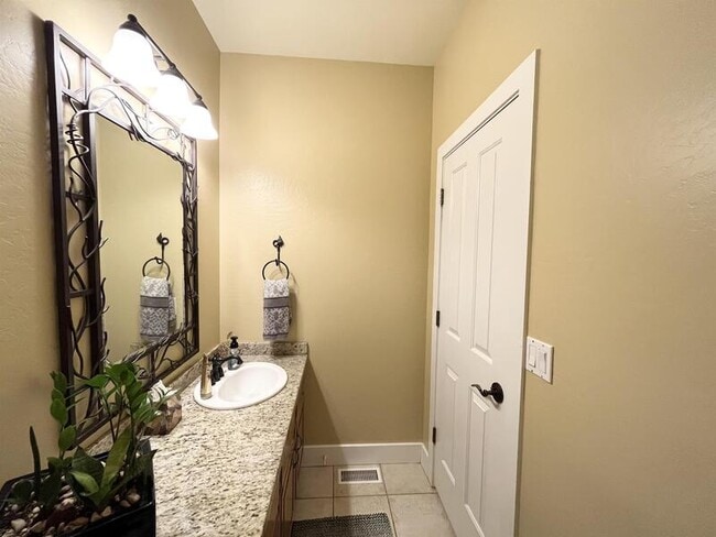 Building Photo - 2035 Quartzridge Dr
