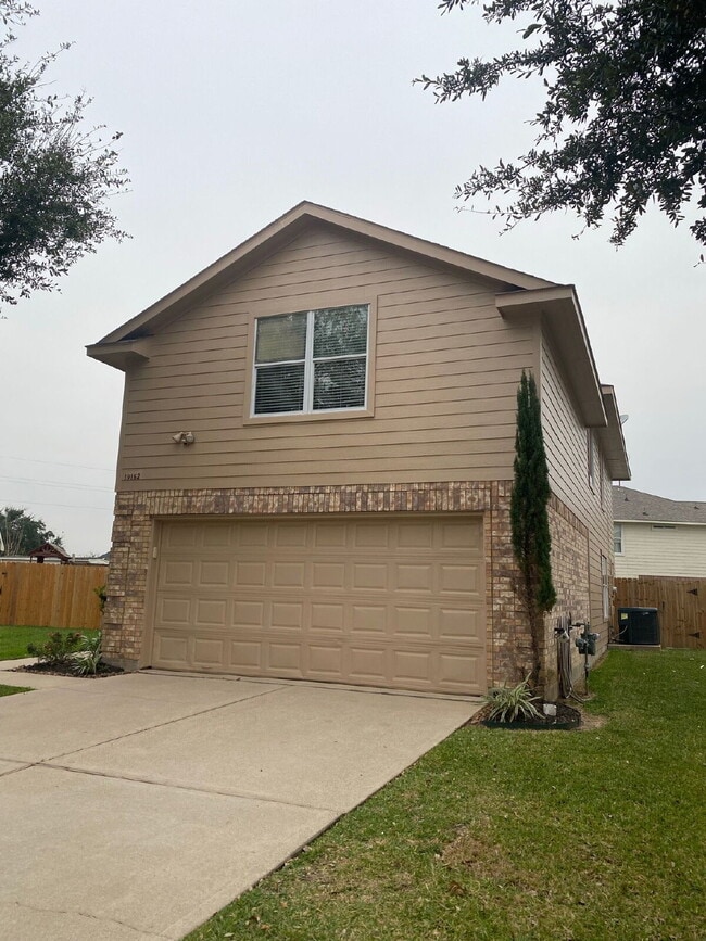 Building Photo - Spacious 4Bed, 2.5 Bath plus Bonus Room, 2-story home in the desirable Remington Grove community!