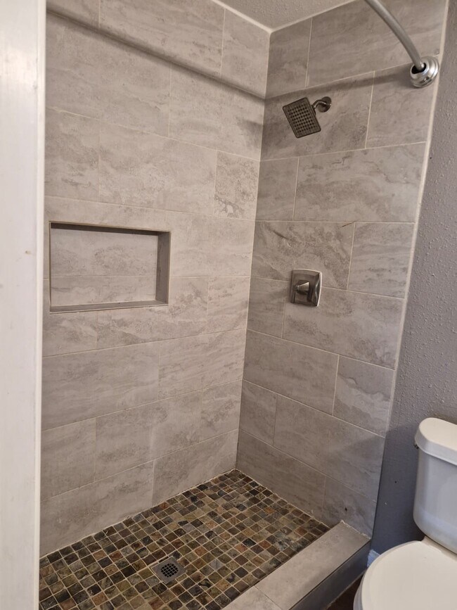 Building Photo - 15735 Munson Ln