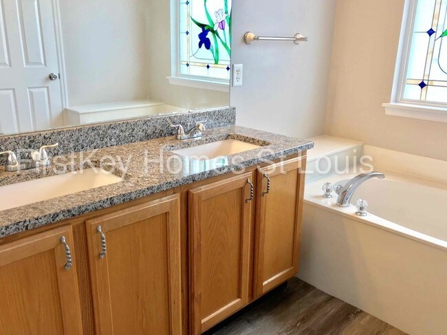 Building Photo - 14 Rivermeadows Dr