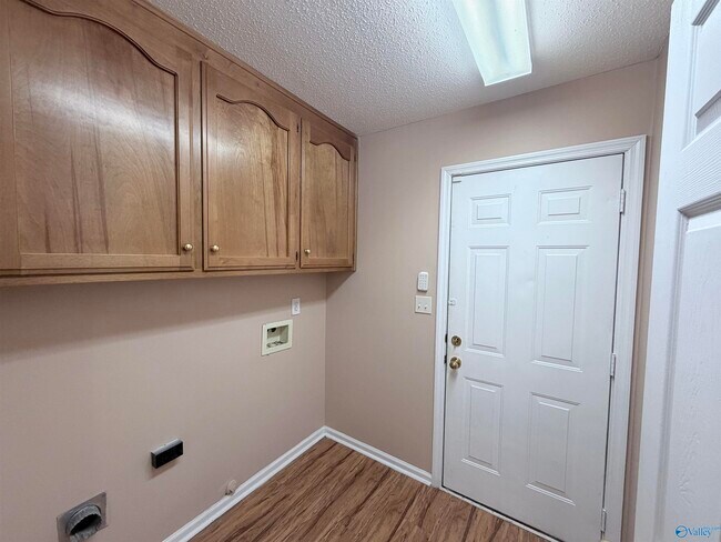 Building Photo - 2813 Willowick Tr SE