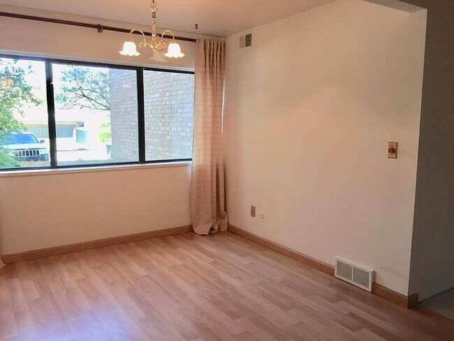 Building Photo - "Glamorous 2-Bedroom Condo with Fireplace ...