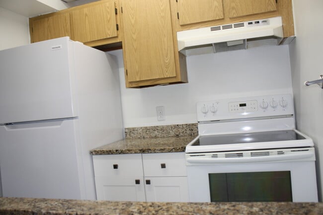 Building Photo - 5862 Homeland Rd