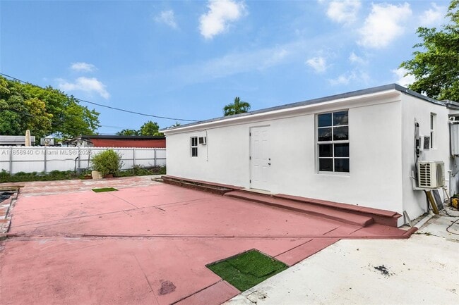 Building Photo - 10045 SW 51st Terrace