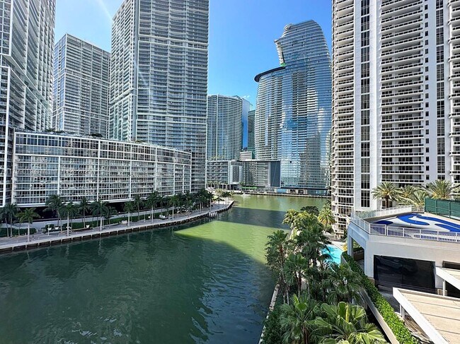 Building Photo - 801 Brickell Key Blvd