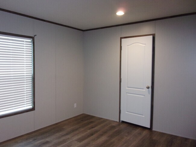 Building Photo - 811 Sitton Rd