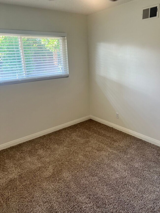 Building Photo - Welcome to the East Whittier 3 Bedroom House.