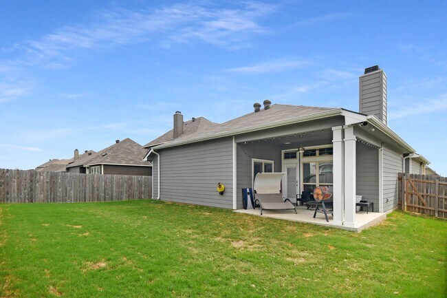 Building Photo - 3/2 in MIDWAY ISD!!