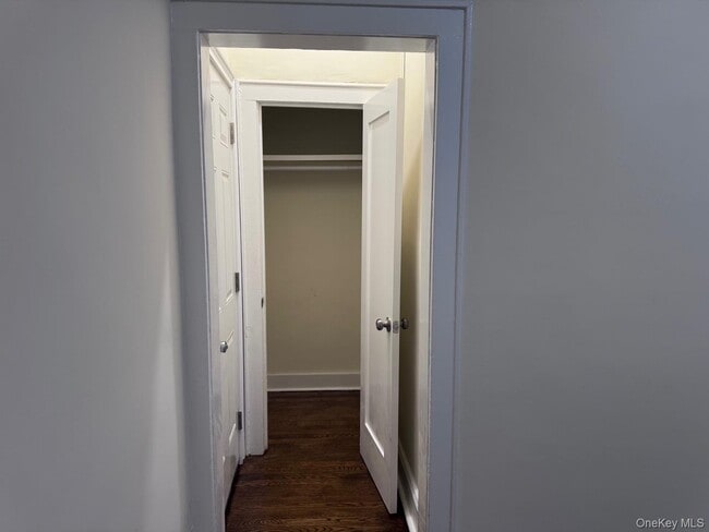 Building Photo - 62 Jerusalem Ave