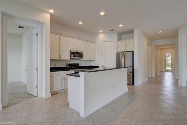 Building Photo - 12762 Fairington Way