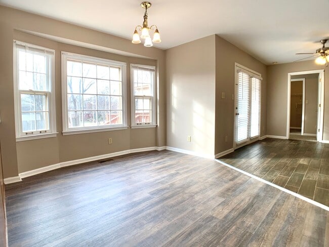 Building Photo - 3310 Mallard Dr