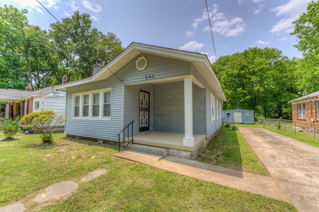 Building Photo - Beautiful renovation with master suite!