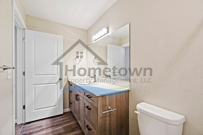 Building Photo - 3 Bedroom 2 Bathroom Home with Attached 2 ...