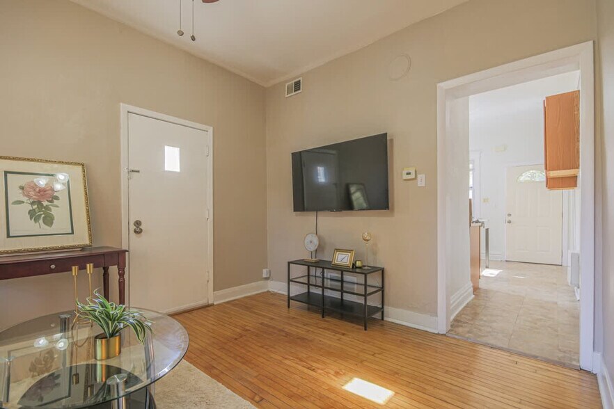 Building Photo - 839 Dunlop Ave